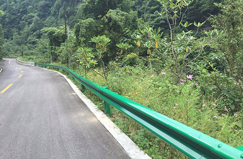 公路两边的声屏障的作用有哪些 公路两边的声屏障的作用有哪些