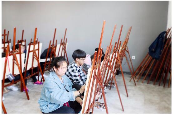 零基础学美术老师讲解:现今的美术课程与传统美术课程的不同之处 零基础学美术老师讲解:现今的美术课程与传统美术课程的不同之处