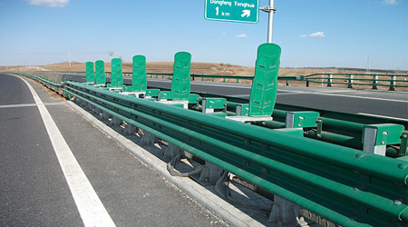 高速公路对防撞护栏性能有哪些要求? 高速公路对防撞护栏性能有哪些要求?