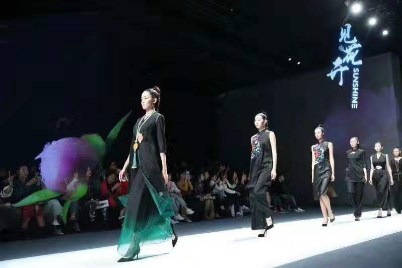 挑选大码女装批发渠道的注意事项有哪些 挑选大码女装批发渠道的注意事项有哪些